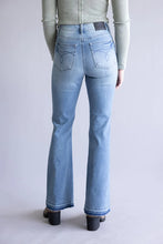 'Judy Blue Jeans' Women's MR Slim Bootcut Flared Tummy Control - Medium Wash