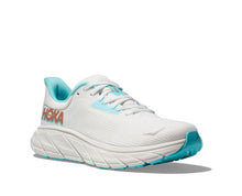 'Hoka' Women's Arahi 7 - Frost / Rose Gold