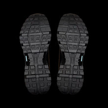 'On Running' Men's Cloudrock Mid WP - Earth / Black