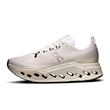 'On Running' Women's Cloudsurfer Max - White