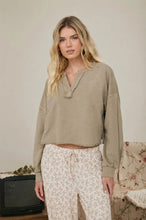 'Blu Pepper' Women's Cropped Long Sleeve - Mocha